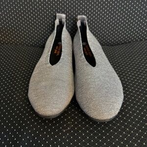 bernie mev. Silver Knit Slip-On Flats